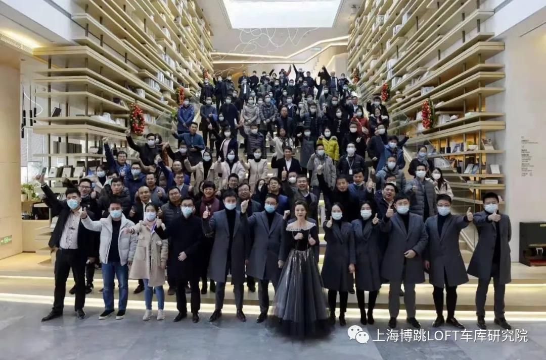 和平全国一百多人在华侨城汉口道6号参观研讨LOFT专利车库技术！